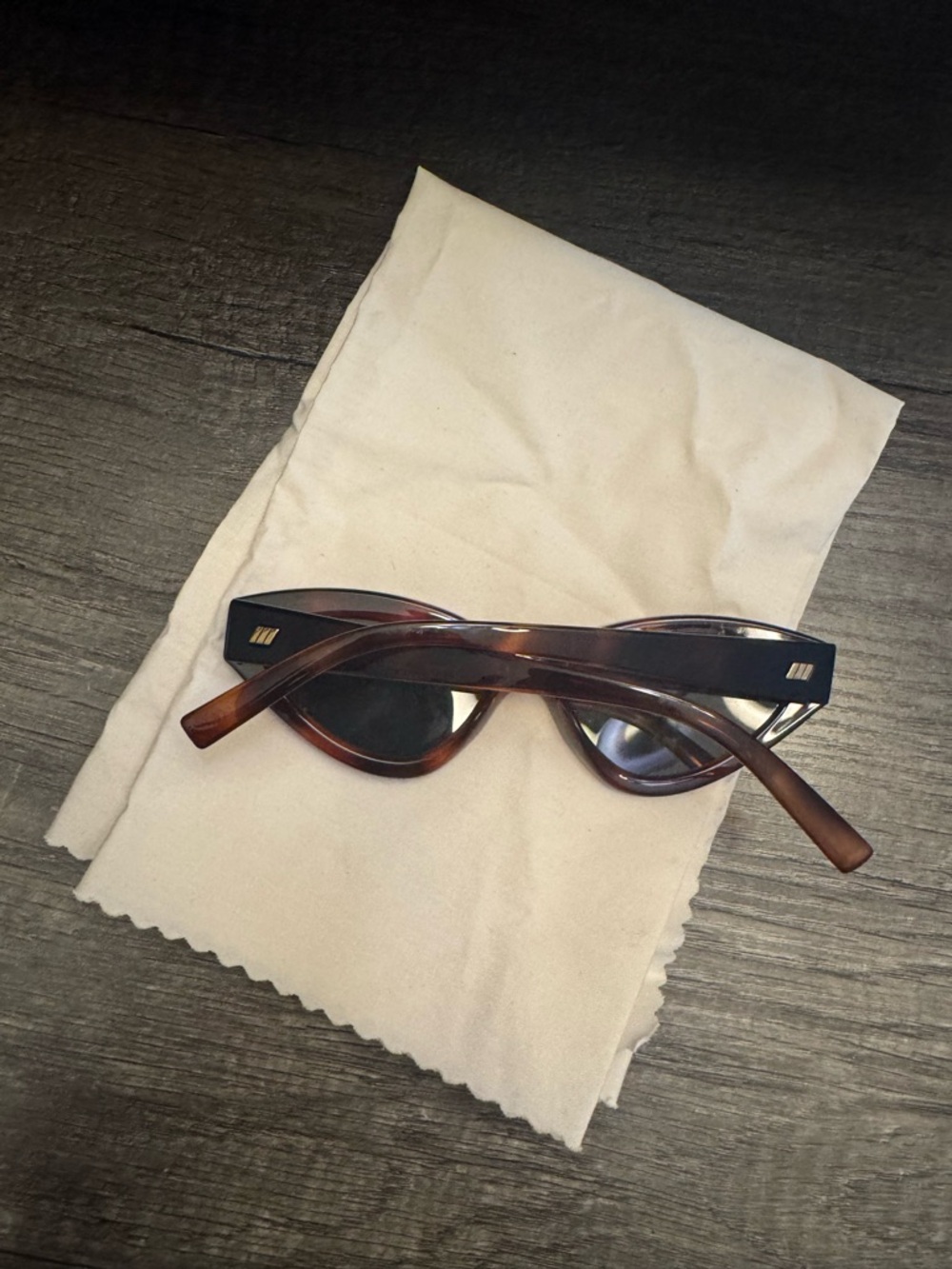 Le Specs Tortoiseshell Synthcat Sunglasses - Picture 4 of 4